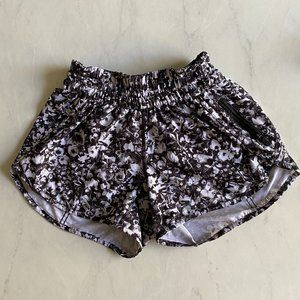 Lululemon Tracker Short V 4" Inseam Size 4